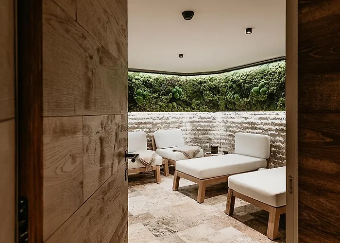 Fox On The Rocks Chalet *