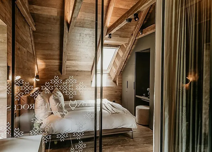 Chalet Fox On The Rocks